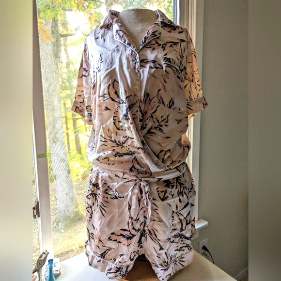 House of Harlow 1960 Tropical Pajama Set - Picture 1 of 11